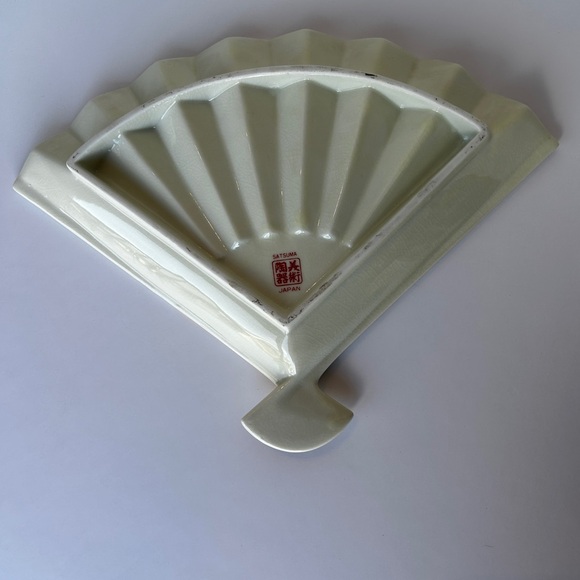 Vintage Satsuma Porcelain Fan Shaped Peacock Floral Trinket Dish Gold Trim Japan - Picture 4 of 9